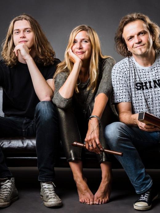 JustBrill!-unplugged Promofoto quer dkl 96